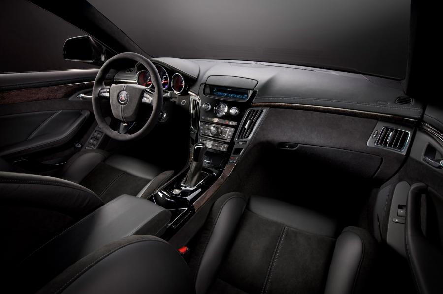  Cadillac CTS-V Sport Wagon 2011 года  (фото 66 из 73)